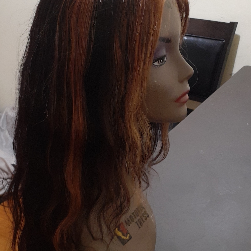 A wig - Picture 4 of 5